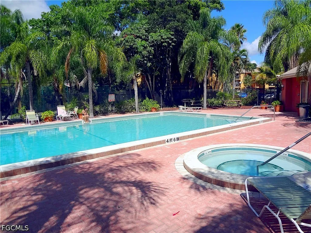 2 bed, 2.0 bath, 883 sqft, $1,375 — Photo 3