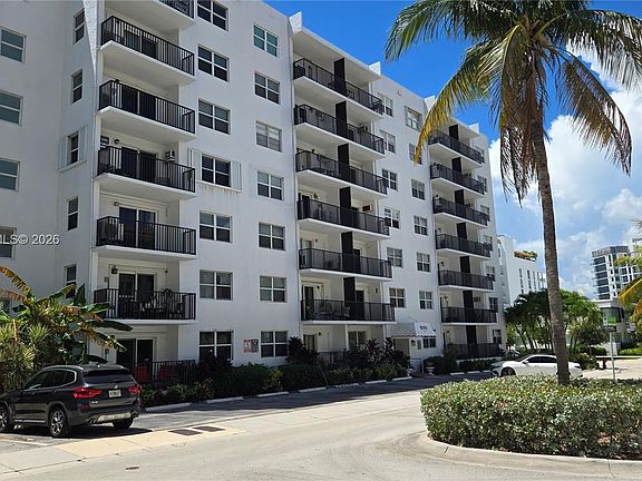 3rd image of 3000 Rio Mar St #701