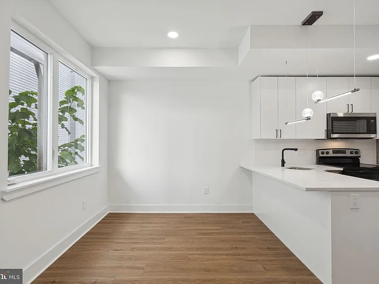 528 W Berks St #1 — Photo 12