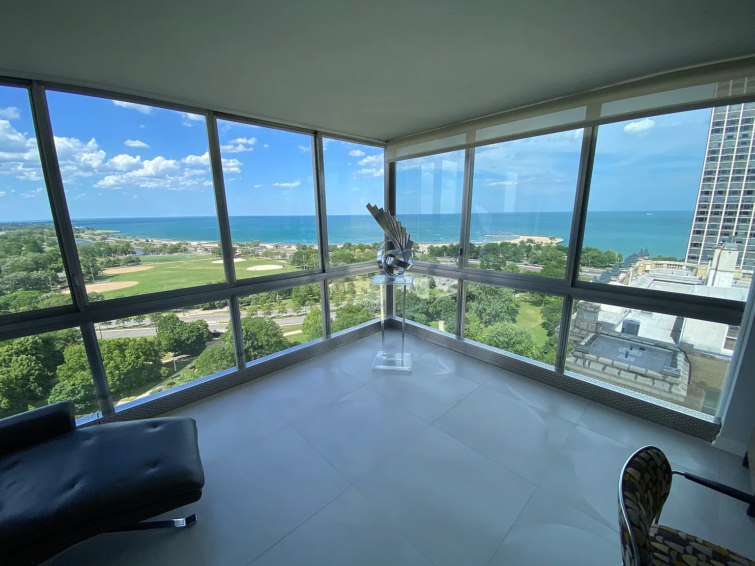 2 bed, 1150 sqft, $3,915 — Photo 3