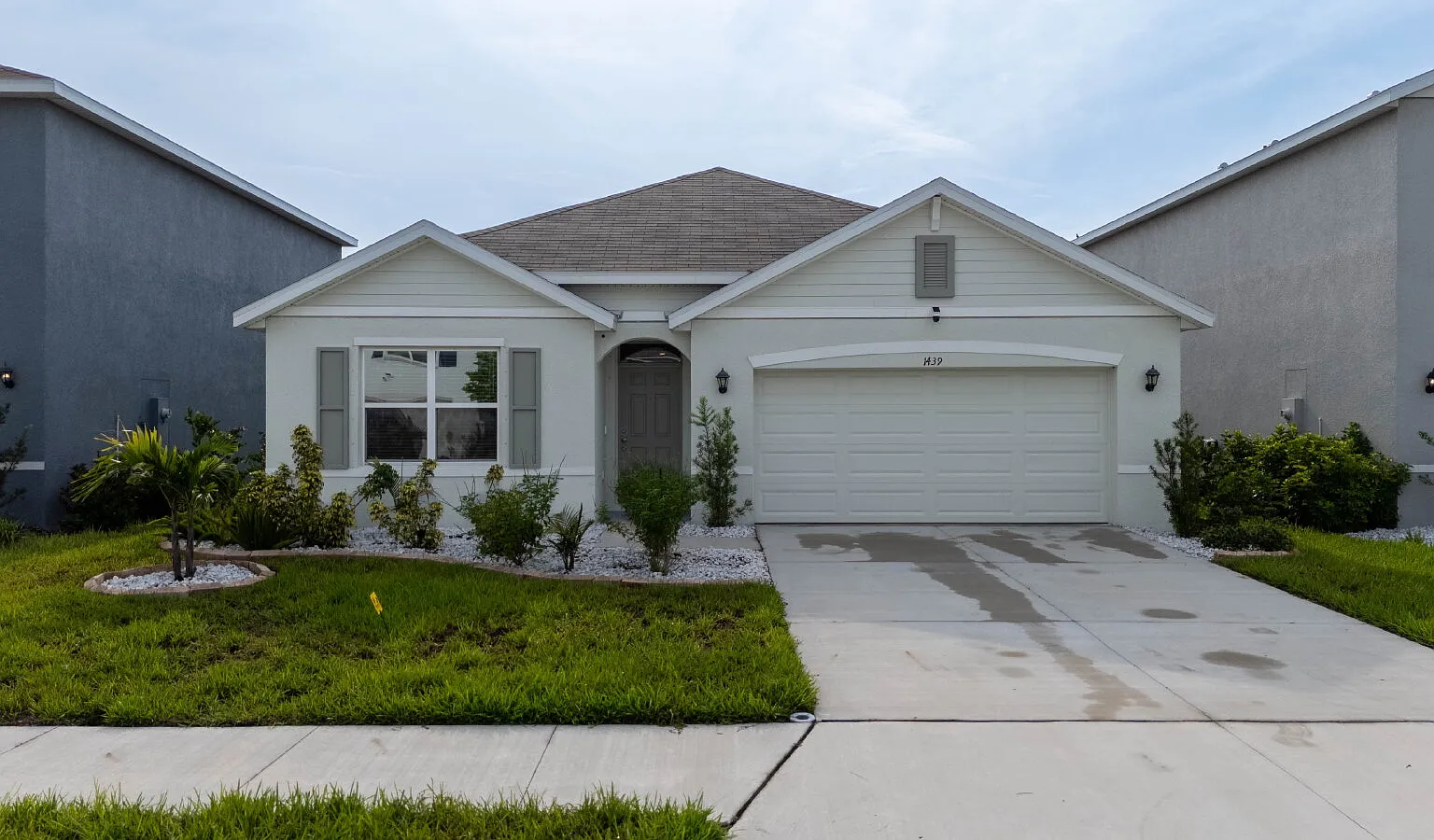 4 bed, 2.0 bath, 1828 sqft, $2,295 — Photo 1