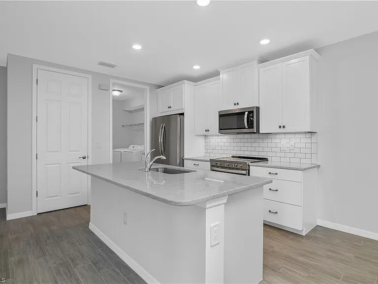 14559 Edgewater Cir — Photo 5