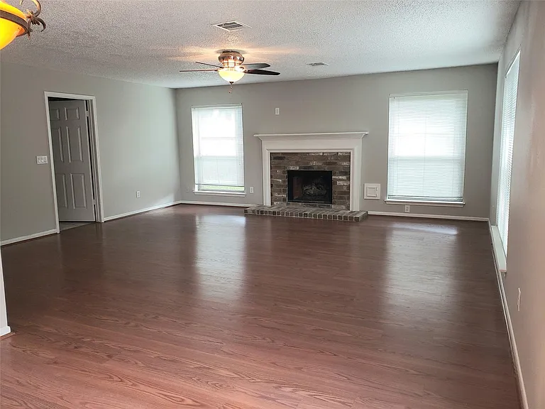 8714 Warrenford Dr — Photo 5