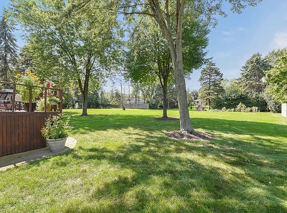 4th image of 6802 Bentley Ave