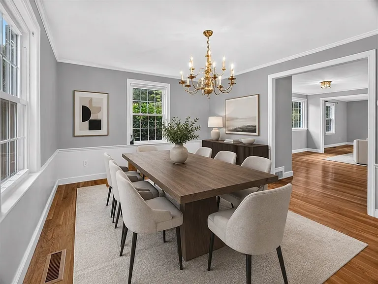 131 Montvale Rd — Photo 4