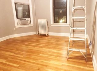 3090 33rd St #2F, Astoria, NY 11102