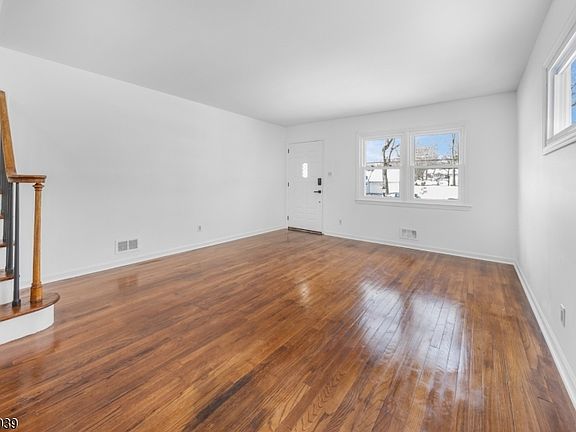 4th image of 132 Camden Rd