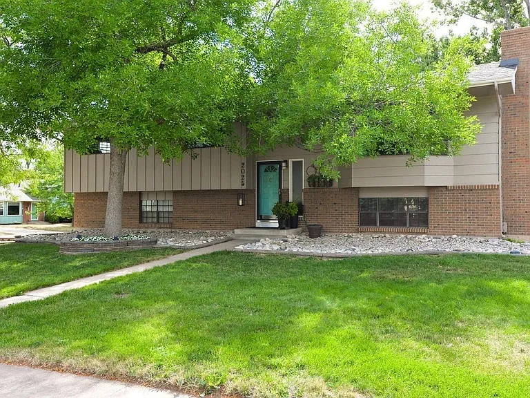 2025 Sheffield Ct — Photo 8