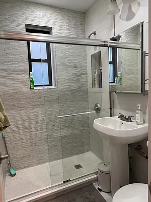 Rented by Zikos Realty Services | media 3