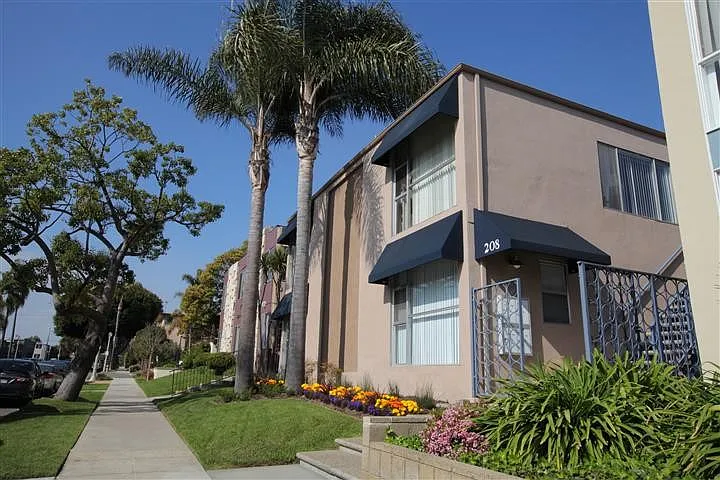 208 Belmont Ave #0