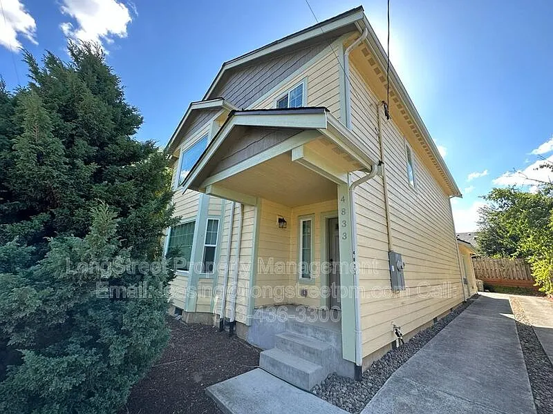 3 bed, 2.5 bath, 2724 sqft, $3,699 — Photo 2
