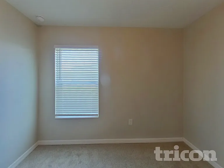 2244 Gladiolus Ln — Photo 12