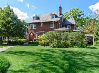 1216 Chestnut Ave, Wilmette, IL 60091