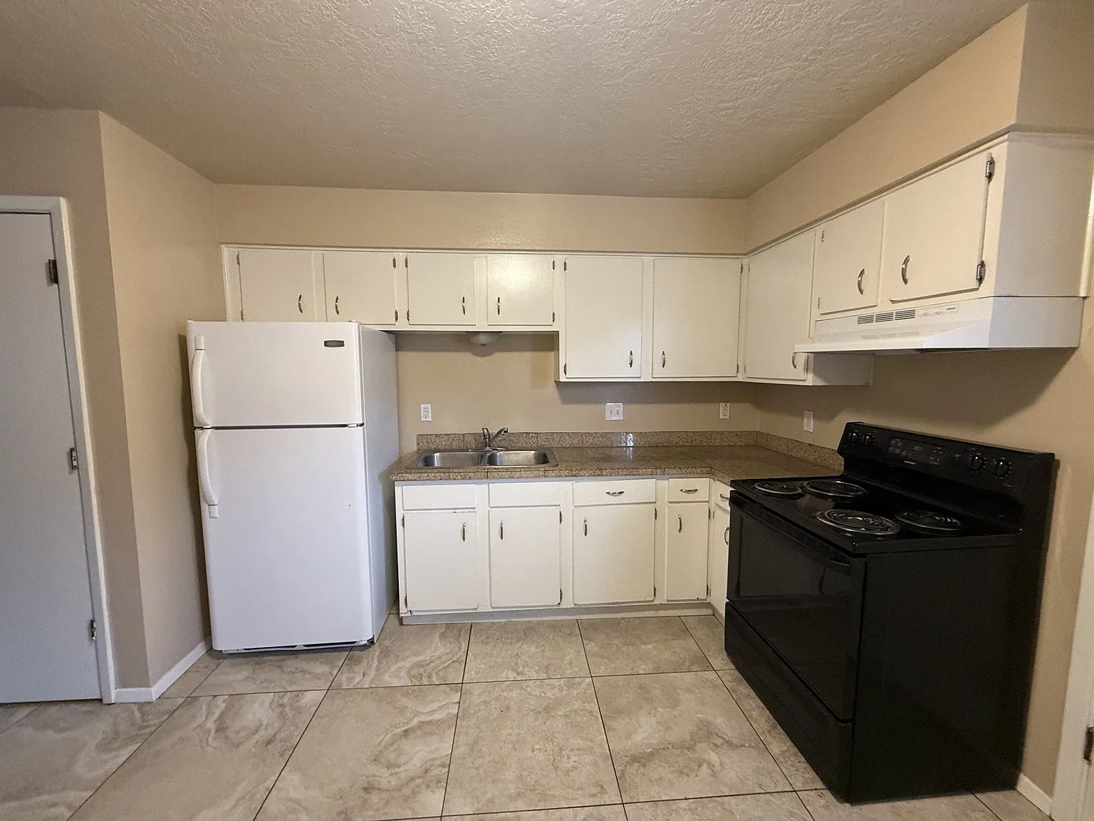 Updated 2 Bedroom Apartments in Uptown / NE Heights — Photo 2