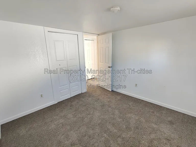 1110 Potter Ave — Photo 8