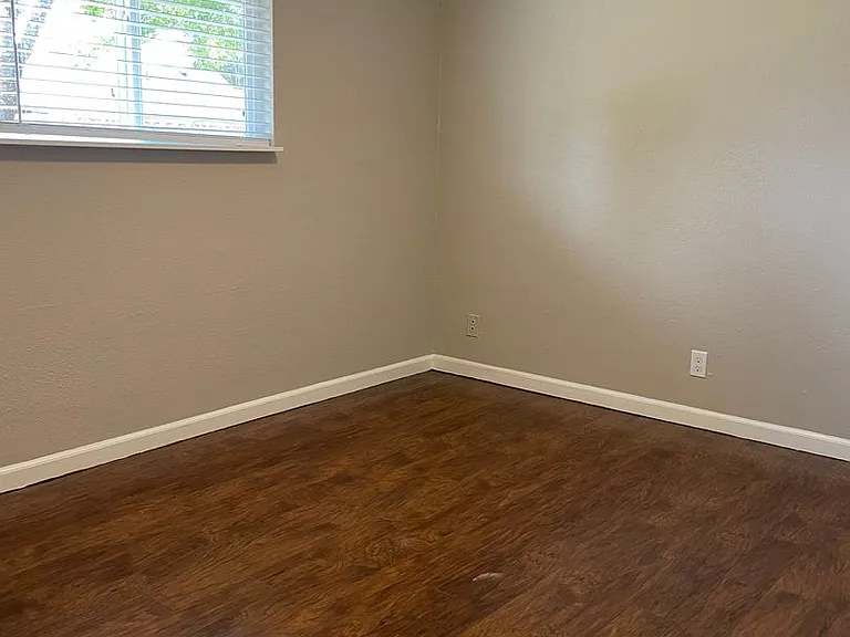 Churchill Village Apartments — Photo 78