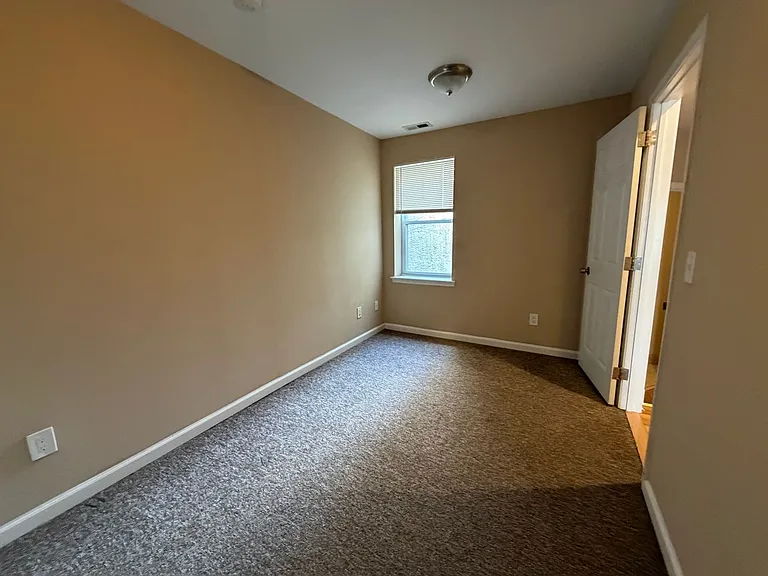 1725 W Berks St — Photo 8