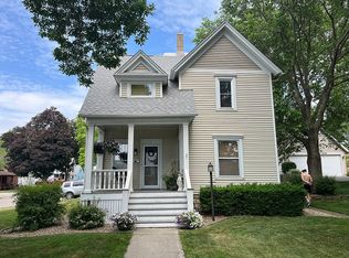 317 3rd Ave SW, Mount Vernon, IA 52314