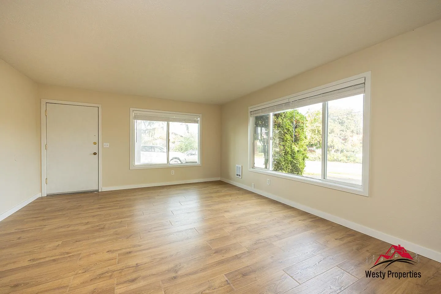212 North Dekum Street - Unit 1 — Photo 3