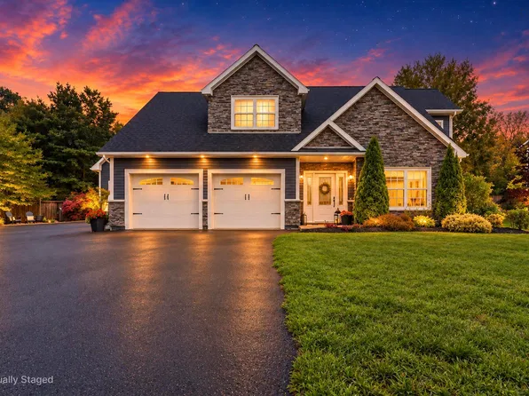 1563 Sarah Dr, Coldbrook, NS B4R 1A1