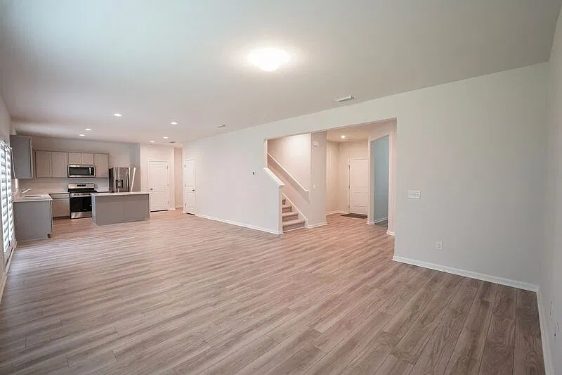 4 bed, 2.5 bath, 2322 sqft, $2,700 — Photo 3