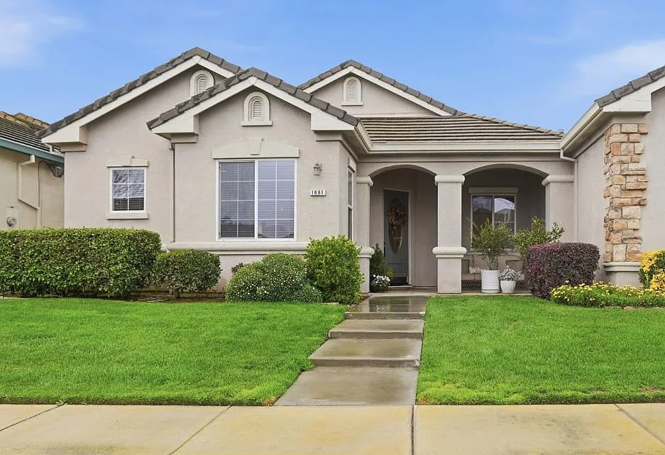 1681 Red Sky Way photo 1