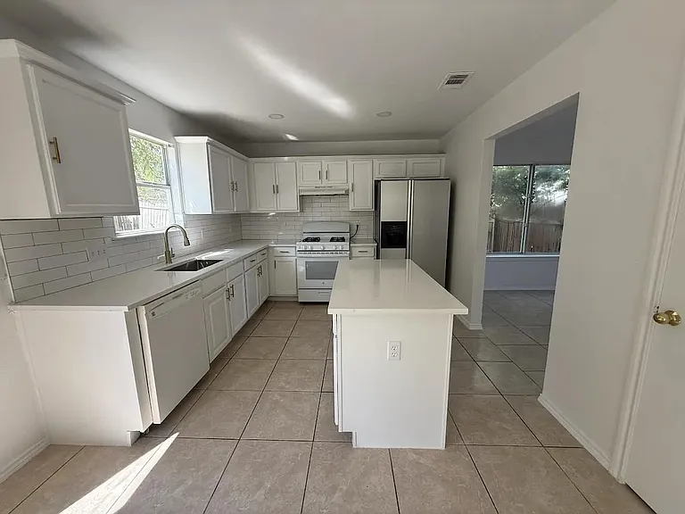 2324 Friarcreek Loop — Photo 2