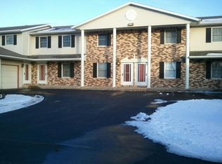 825 Cheshire Ct, Freeport, IL 61032