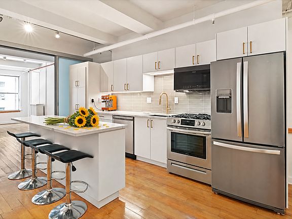 2nd image of 215 W 29th St Floor 3