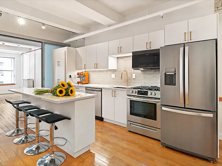 215 W 29th St #3 — Photo 2