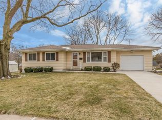 102 32nd St NW, Cedar Rapids, IA 52405