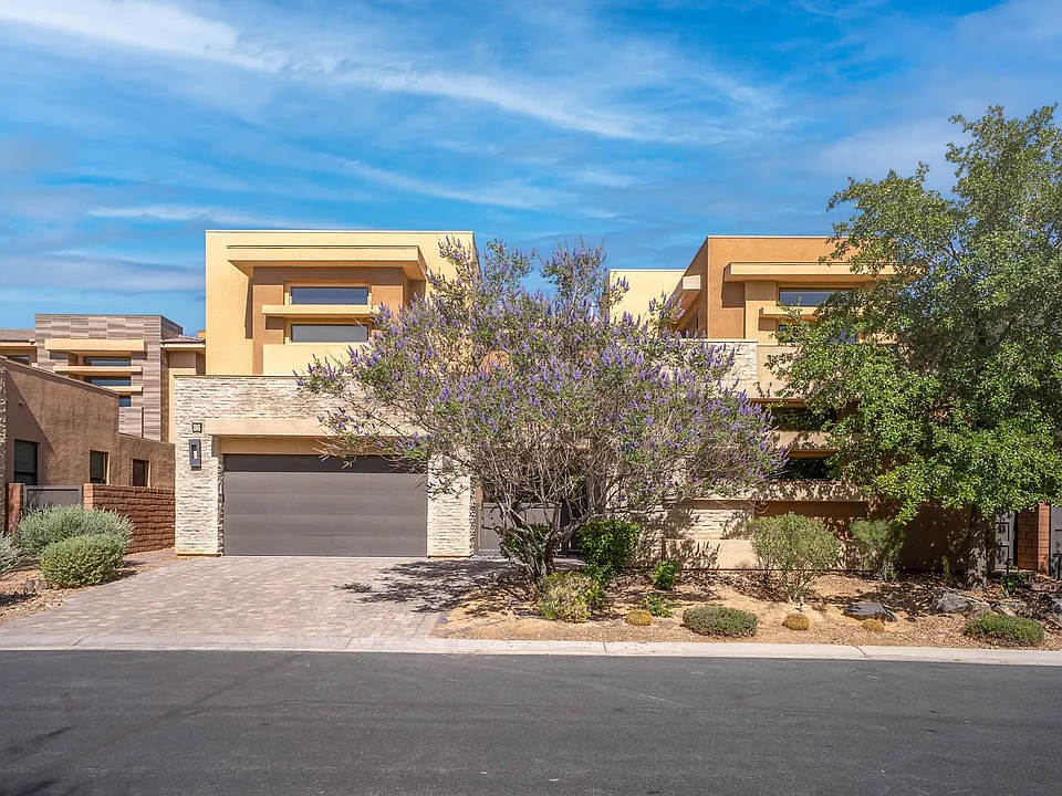 86 Pristine Glen St