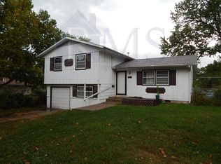 651 SE 35th Ter, Topeka, KS 66605