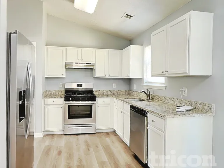 245 Longview Dr — Photo 5
