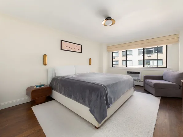 16 West 16th Street image 8 of 12