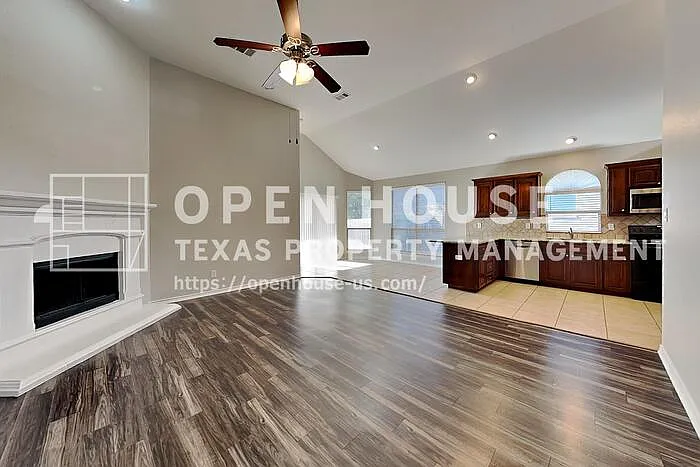 3 bed, 2.0 bath, 1706 sqft, $2,180 — Photo 4