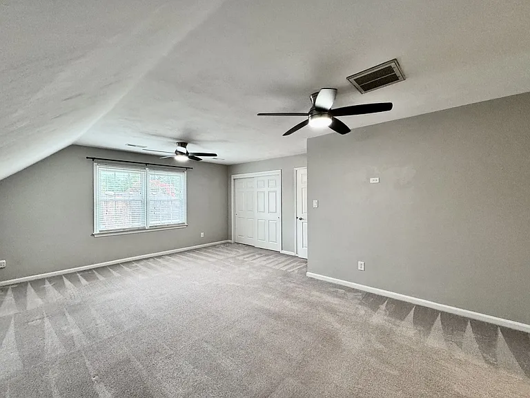965 Commodore Dr — Photo 46