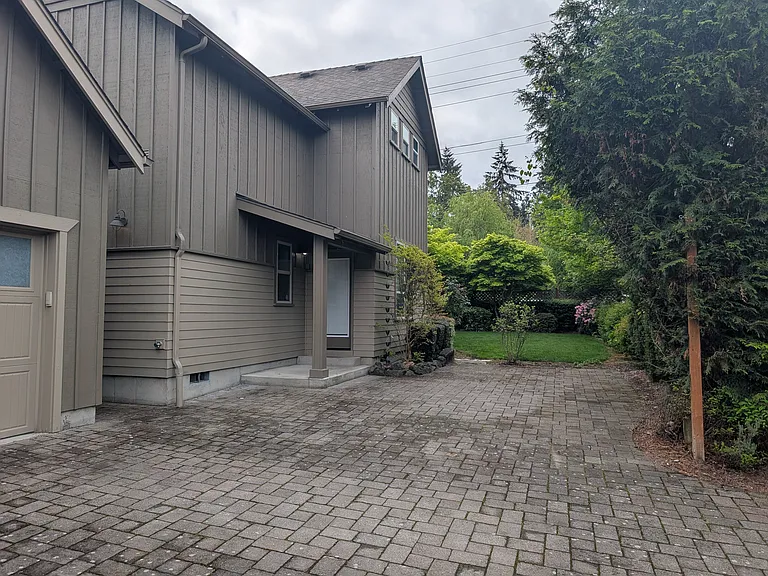 1135 W 28th Ave — Photo 3