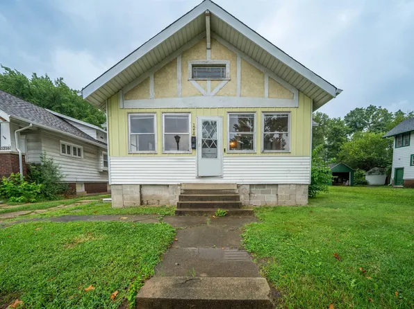 1214 N University St, Peoria, IL 61606