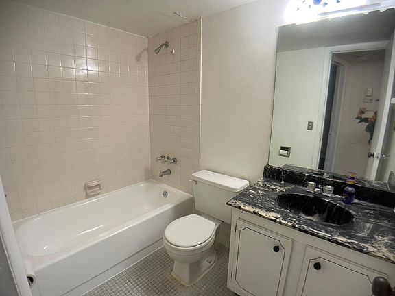 4th image of 6161 NW 57th Court #202