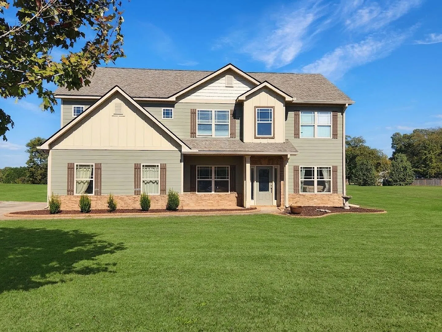 4 Bedroom 2.5 Baths 2 Car Garage on 1.6 acres in Senoia, GA — Photo 1