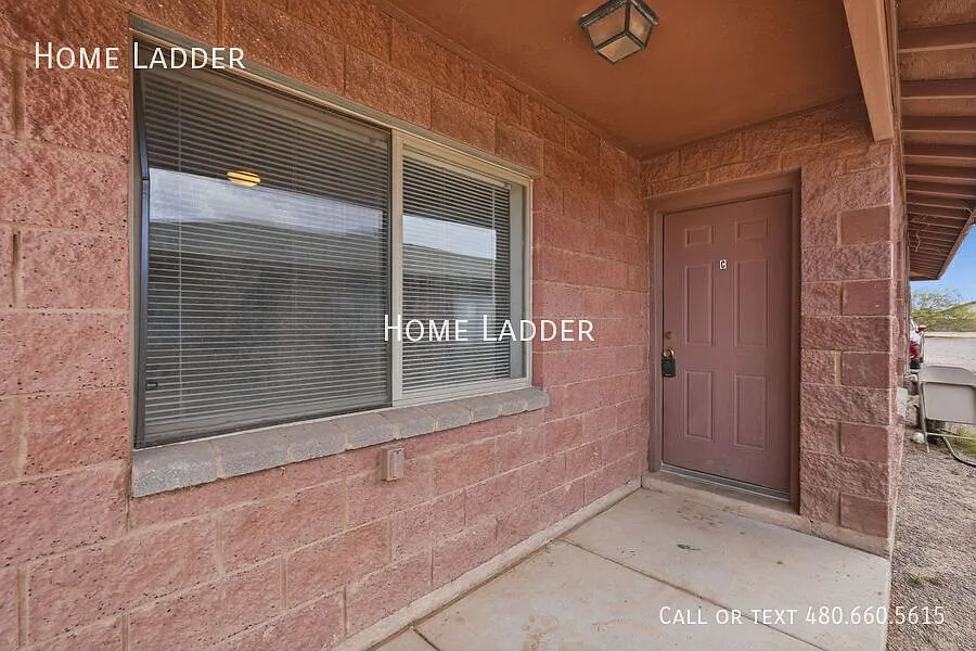 Bright two-bedroom, one-bath apartment — Photo 3