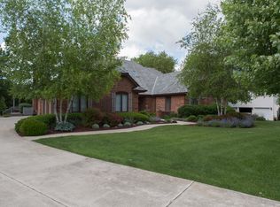 715 Midwest Club Pkwy, Oak Brook, IL 60523