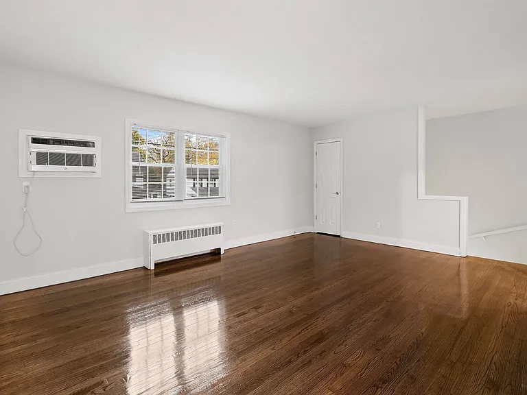Molly Pitcher Village Apartments — Photo 10