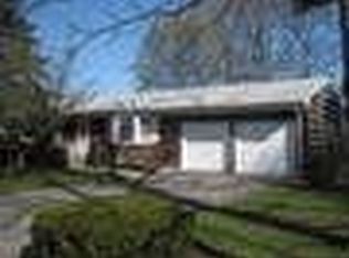 27 Walnut St, Smithtown, NY 11787