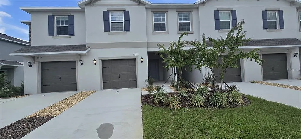3 bed, 2.5 bath, 1666 sqft, $2,245 — Photo 2