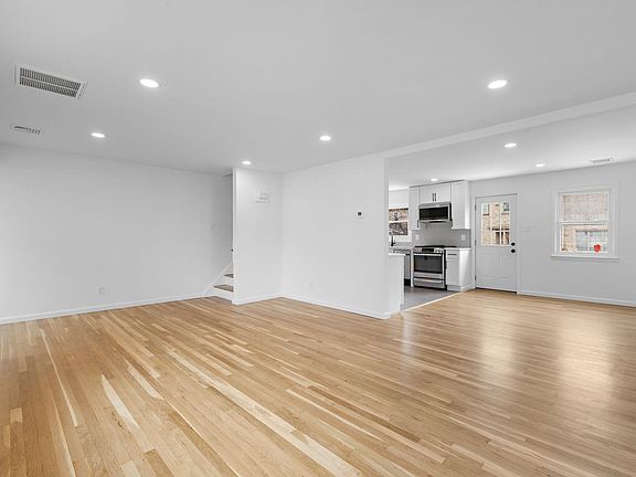 5th image of 1054 Stonewall Ln