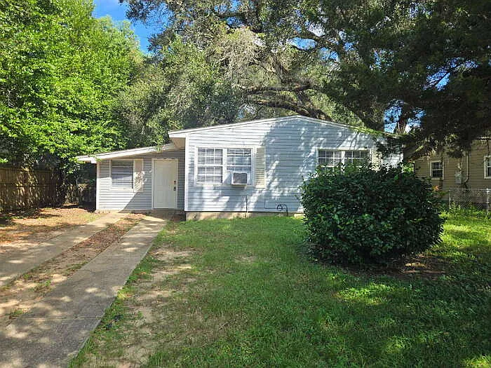 3 bed, 1.0 bath, 1088 sqft, $1,200 — Photo 2