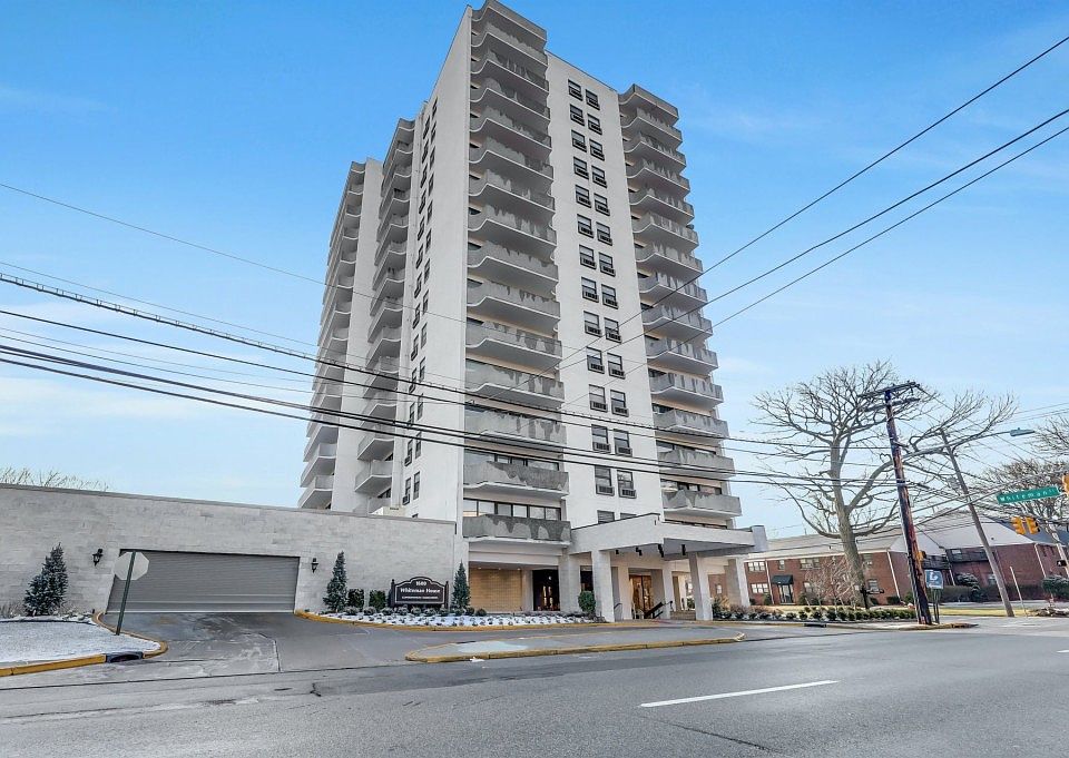 1st image of 1600 Center Ave APT 7I