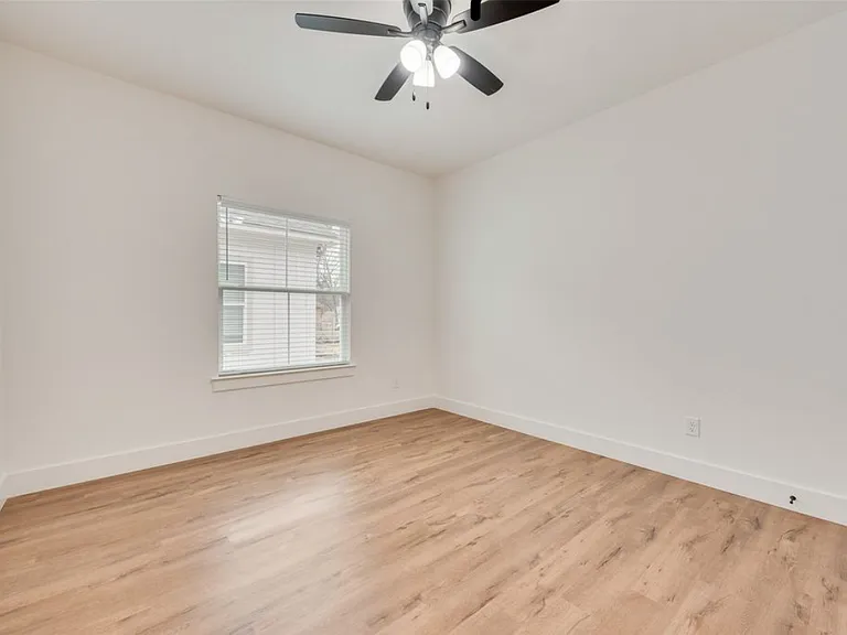 1805 Franklin Ave — Photo 9